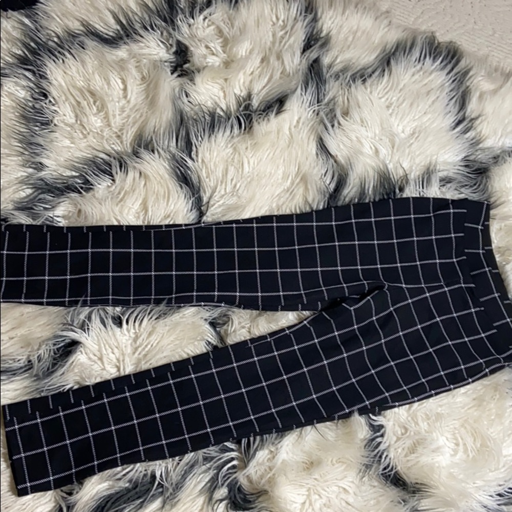 These really cute patterned pants! - Picture 3 of 3